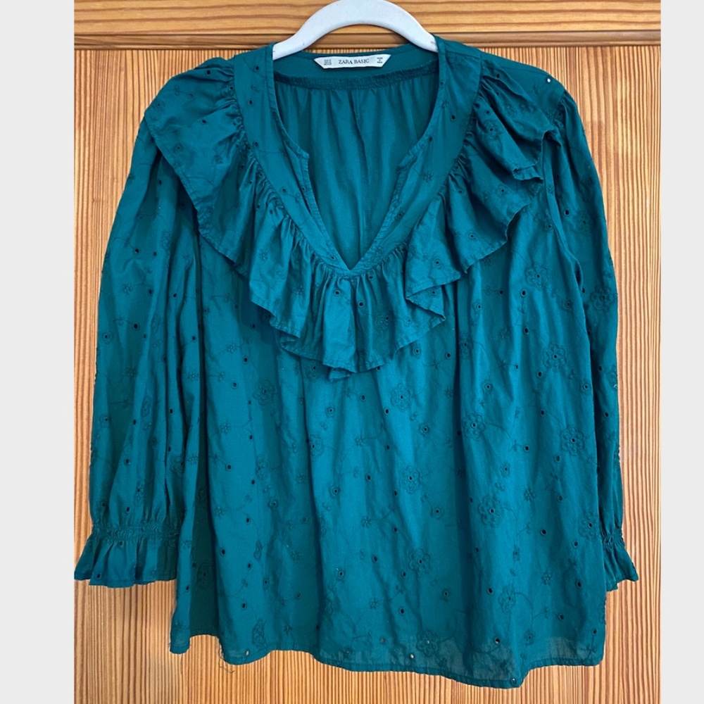 ZARA Eyelet Ruffle Top - Picture 2 of 6